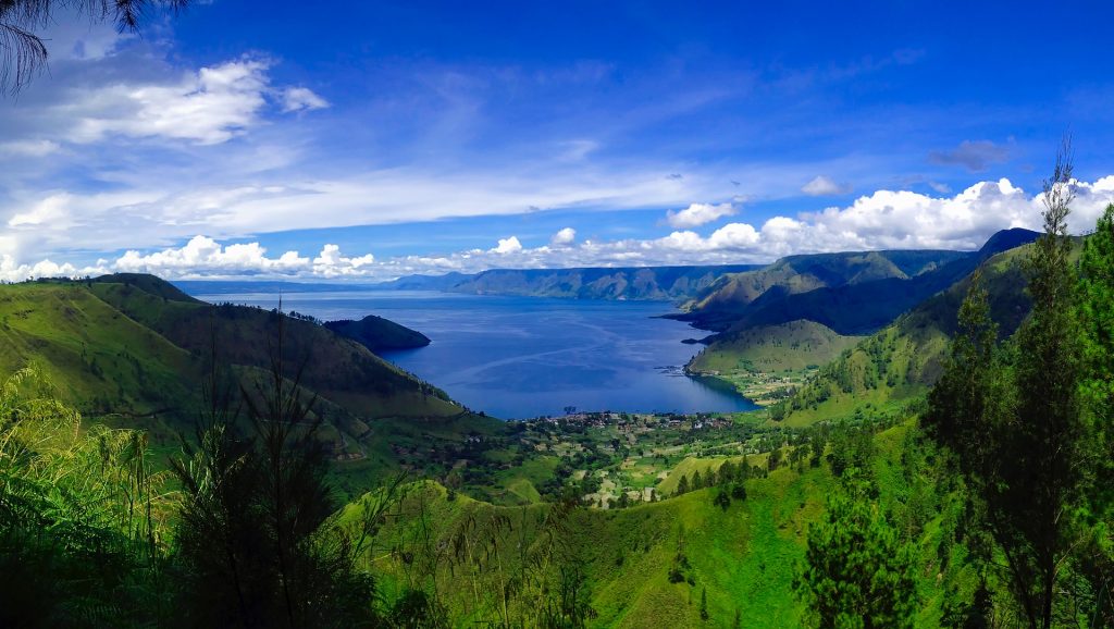 10 Tempat Wisata Alam Terindah di Indonesia